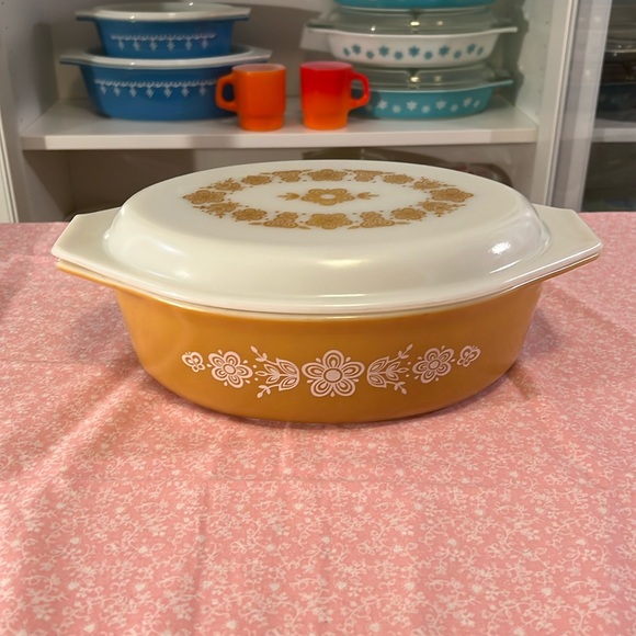 Pyrex Other - Pyrex Butterfly Gold 045 with Lid